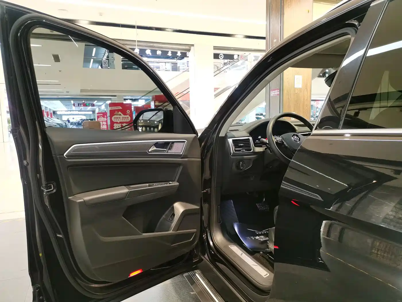 Volkswagen Teramont 2020 330TSI 2WD Luxury China VI фото 5