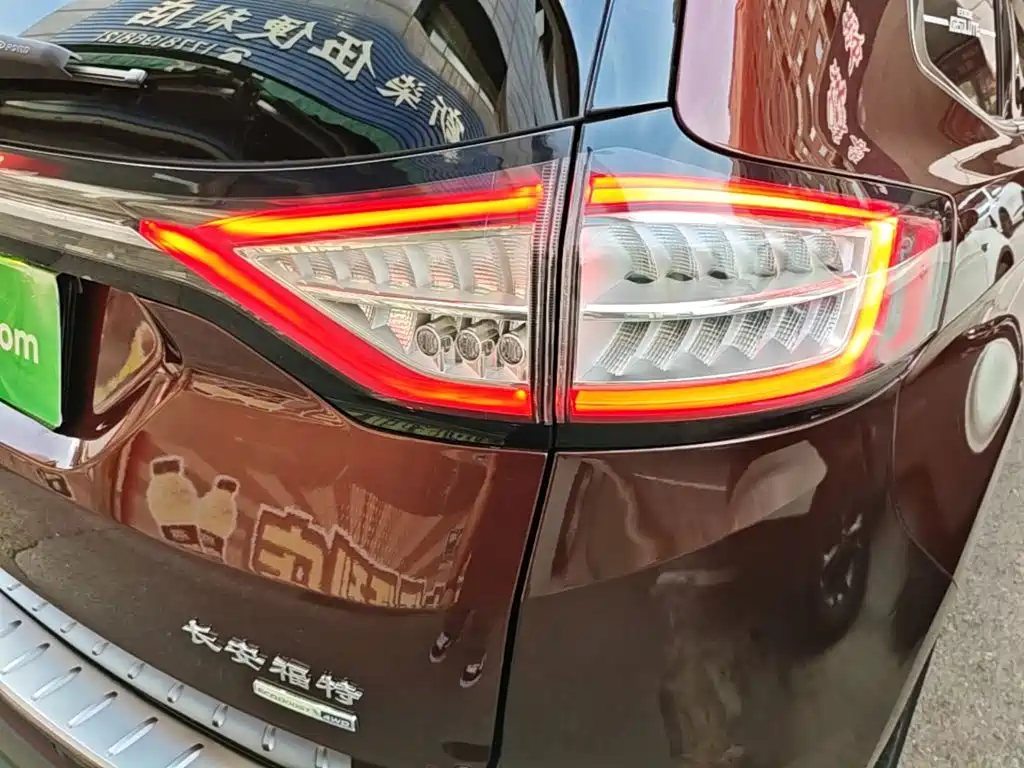 Фото 8 - Ford Edge
