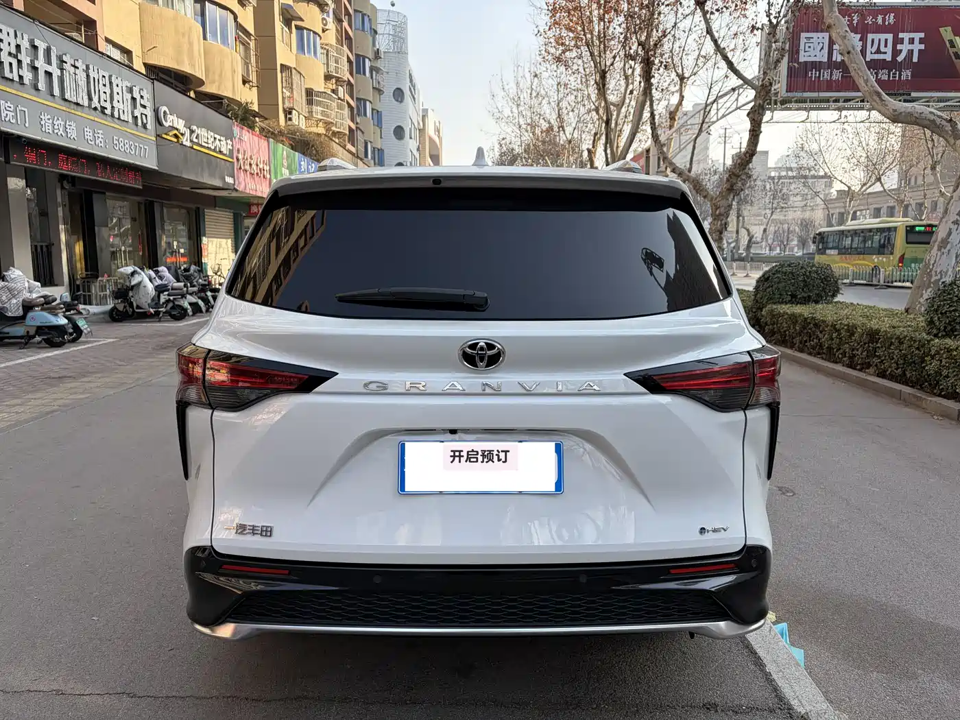 Toyota Granvia 2024 2.5L Hybrid Premium PLUS фото 7