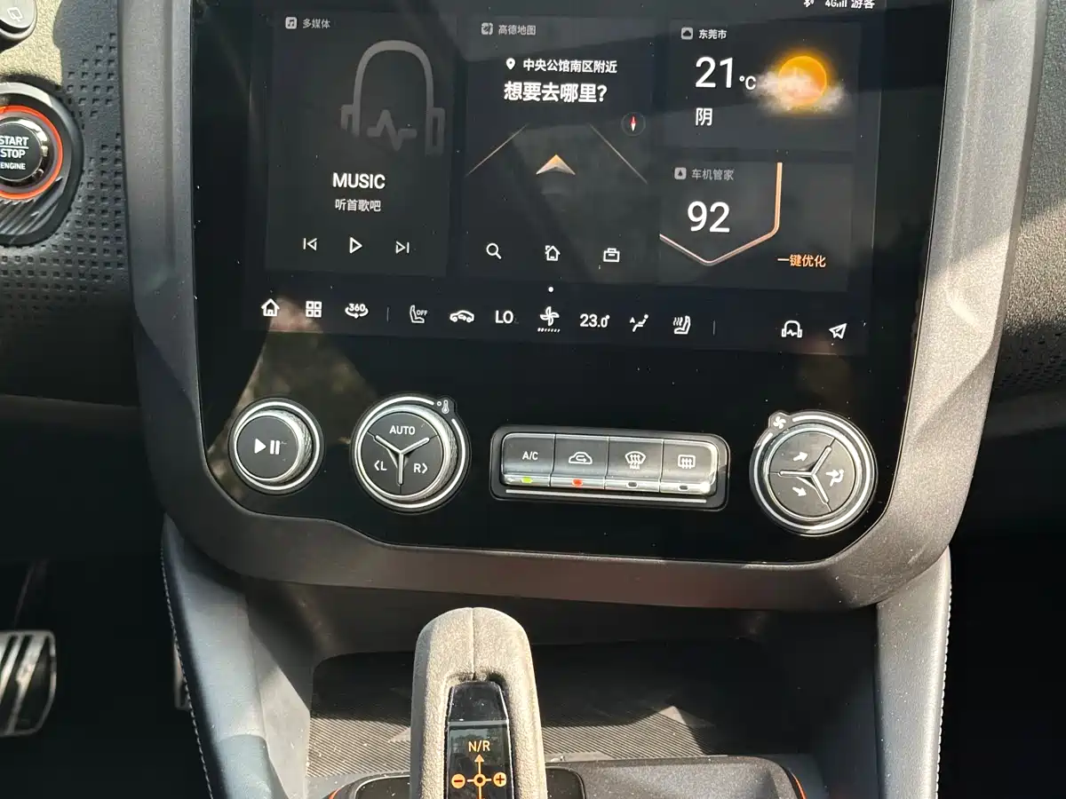 LYNK & CO. 02 HATCHBACK