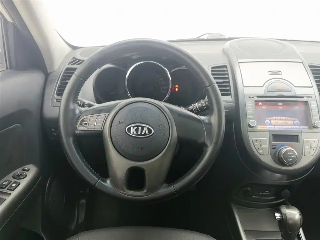 Kia Soul 2013 1.6L AT Premium фото 11