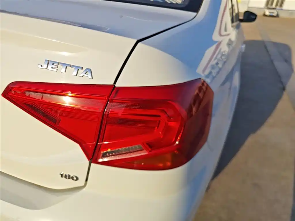 Volkswagen Jetta 2019 Dream Edition 1.5L Manual Fashion фото 8