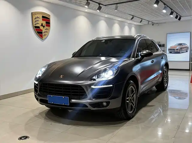 PORSCHE MACAN