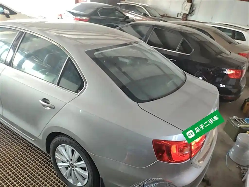 Volkswagen Sagitar 2014 Facelift 1.6L Manual Comfort фото 5