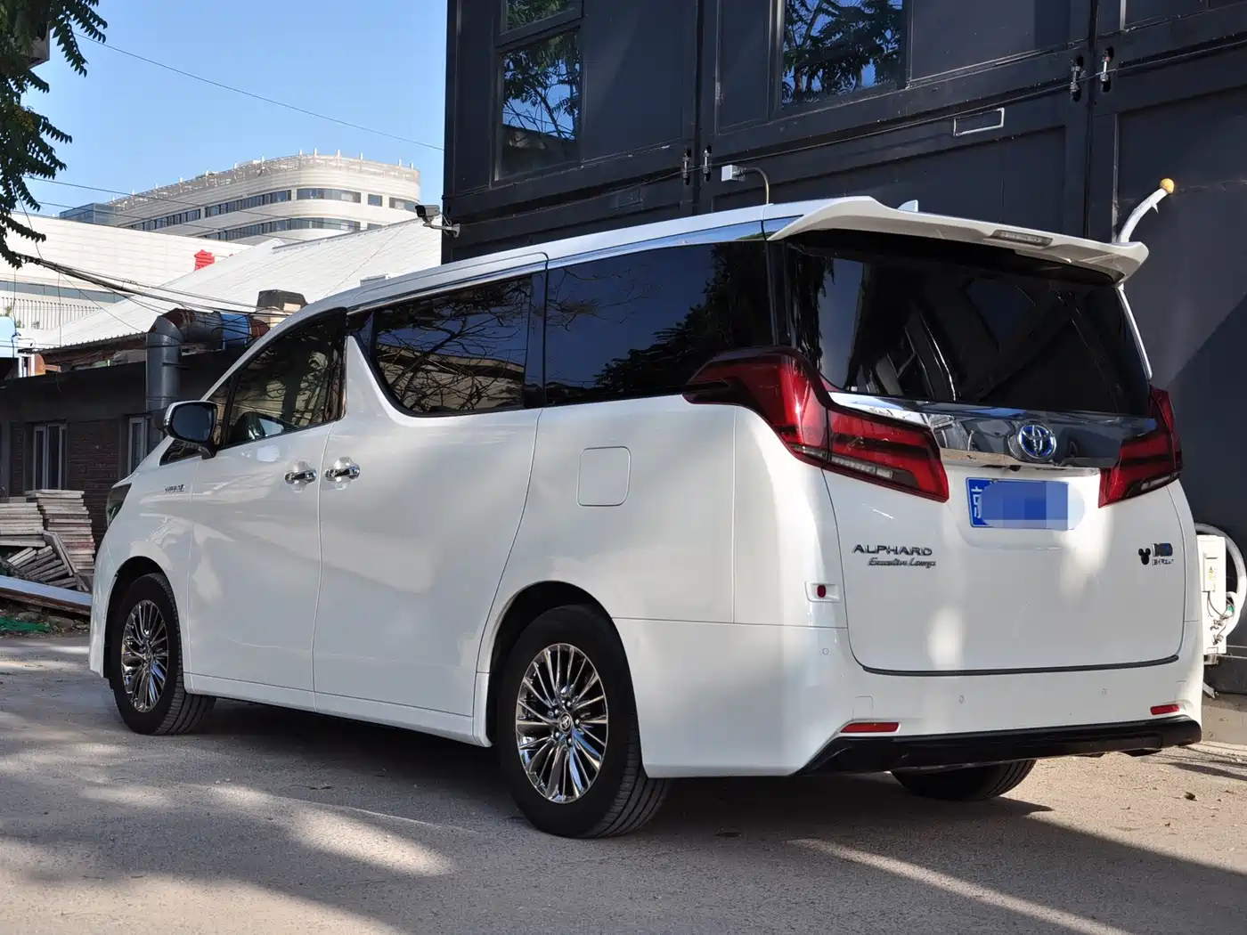 Toyota Alphard 2020 Hybrid 2.5L Premium Edition фото 3