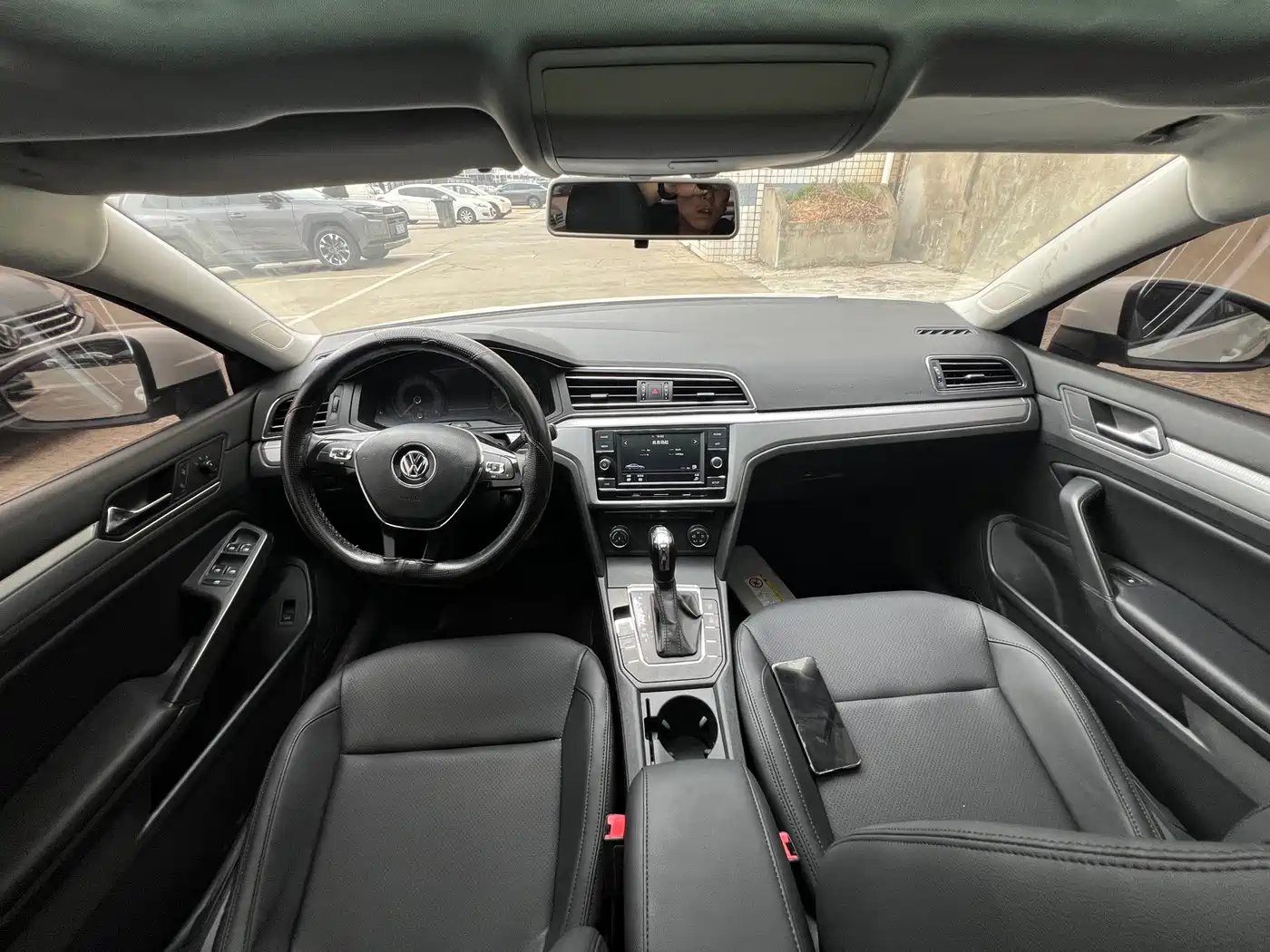 صورة 13 - Volkswagen Lamando