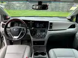 Photo 9 - Toyota Sienna