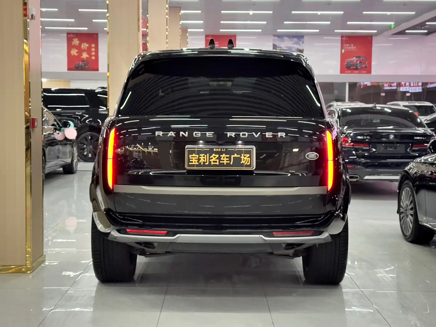 Land Rover Range Rover 2024 3.0 L6 400PS Golden Age Extended 7-Seater фото 14