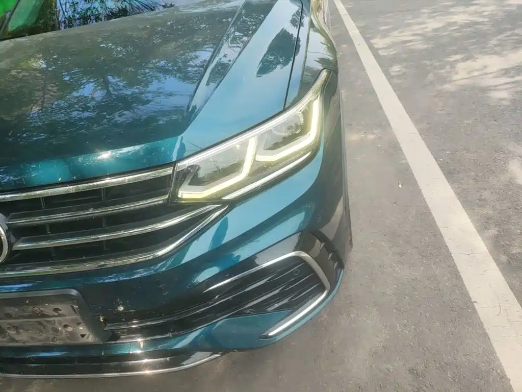 صورة 24 - Volkswagen Tiguan L