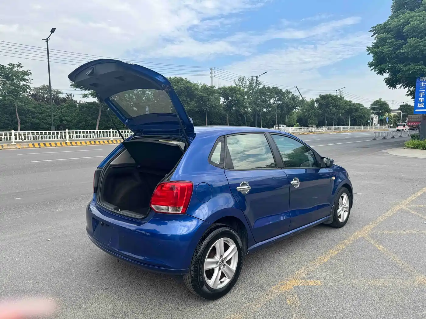 Volkswagen Polo 2011 1.4L Automatic Style Edition фото 18