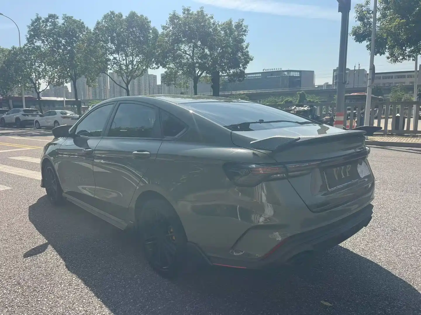 Фото 7 - Geely Binrui