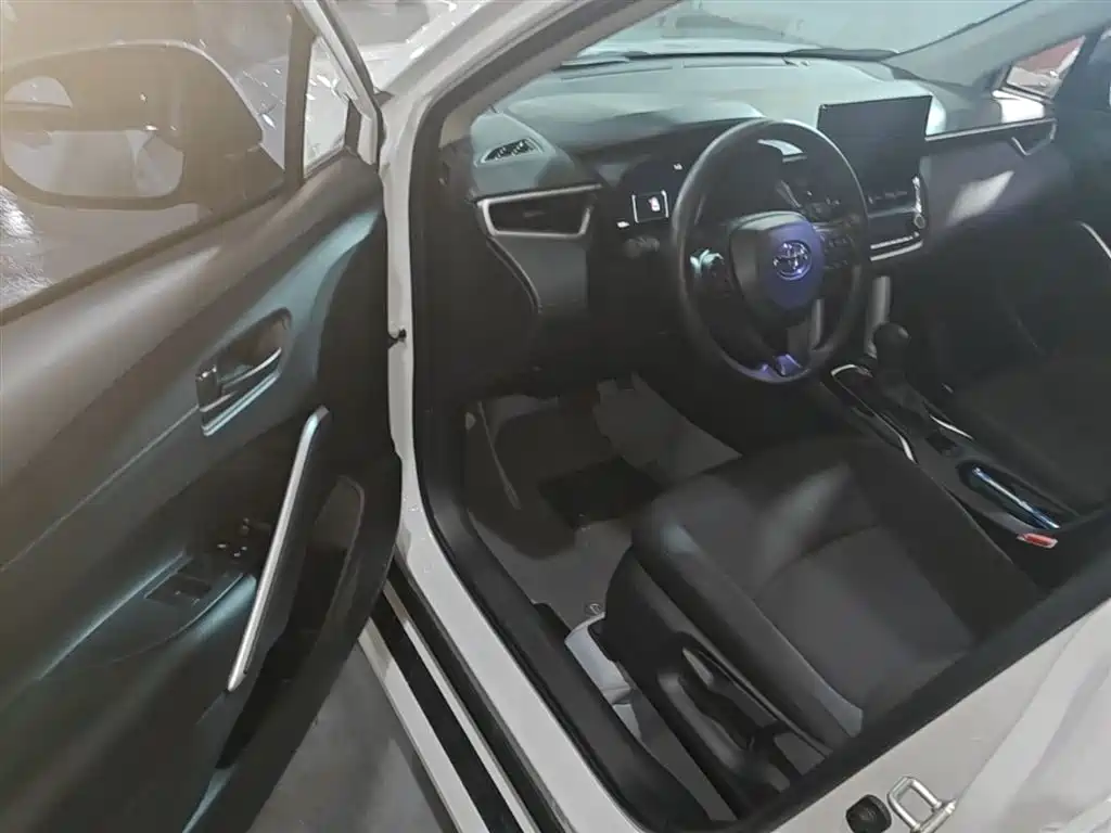 Toyota Corolla Cross 2023 2.0L Elite Edition фото 12