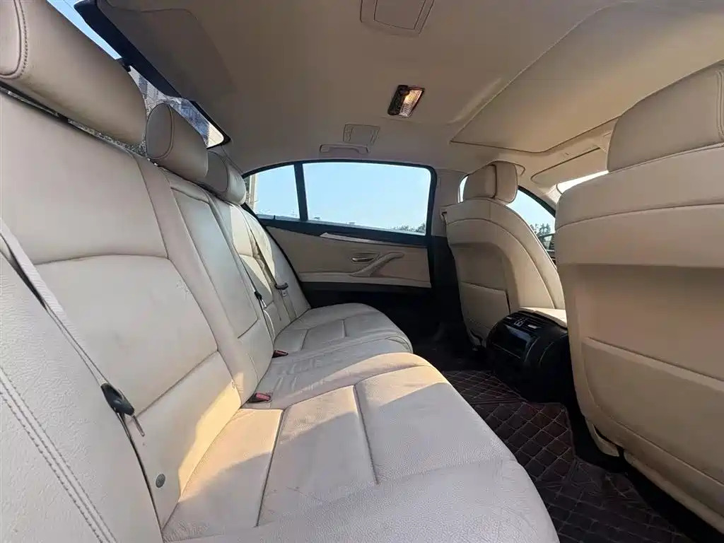 BMW 5 Series 2013 530Li Luxury фото 9