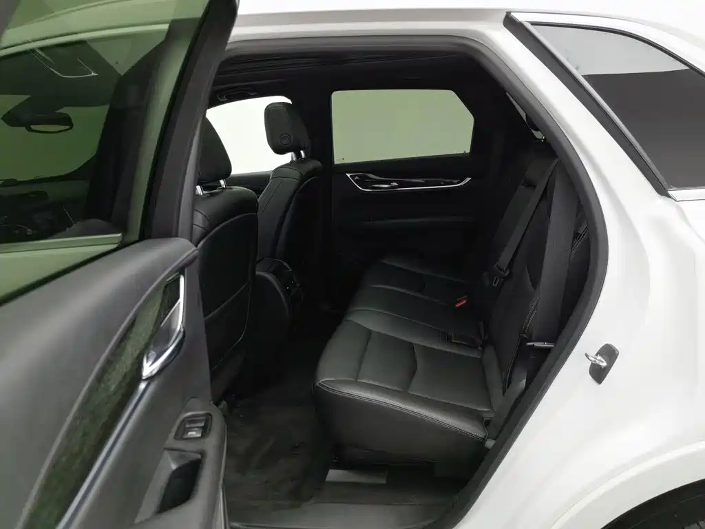 صورة 15 - Cadillac XT5