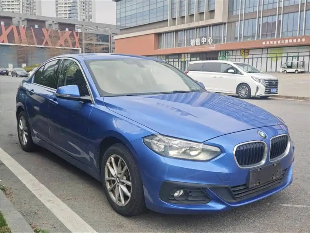 BMW 1 Series 2017 118i Fashion фото 3