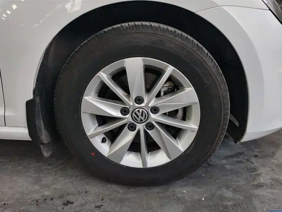 Volkswagen Golf 2015 1.6L Automatic Fashion фото 6