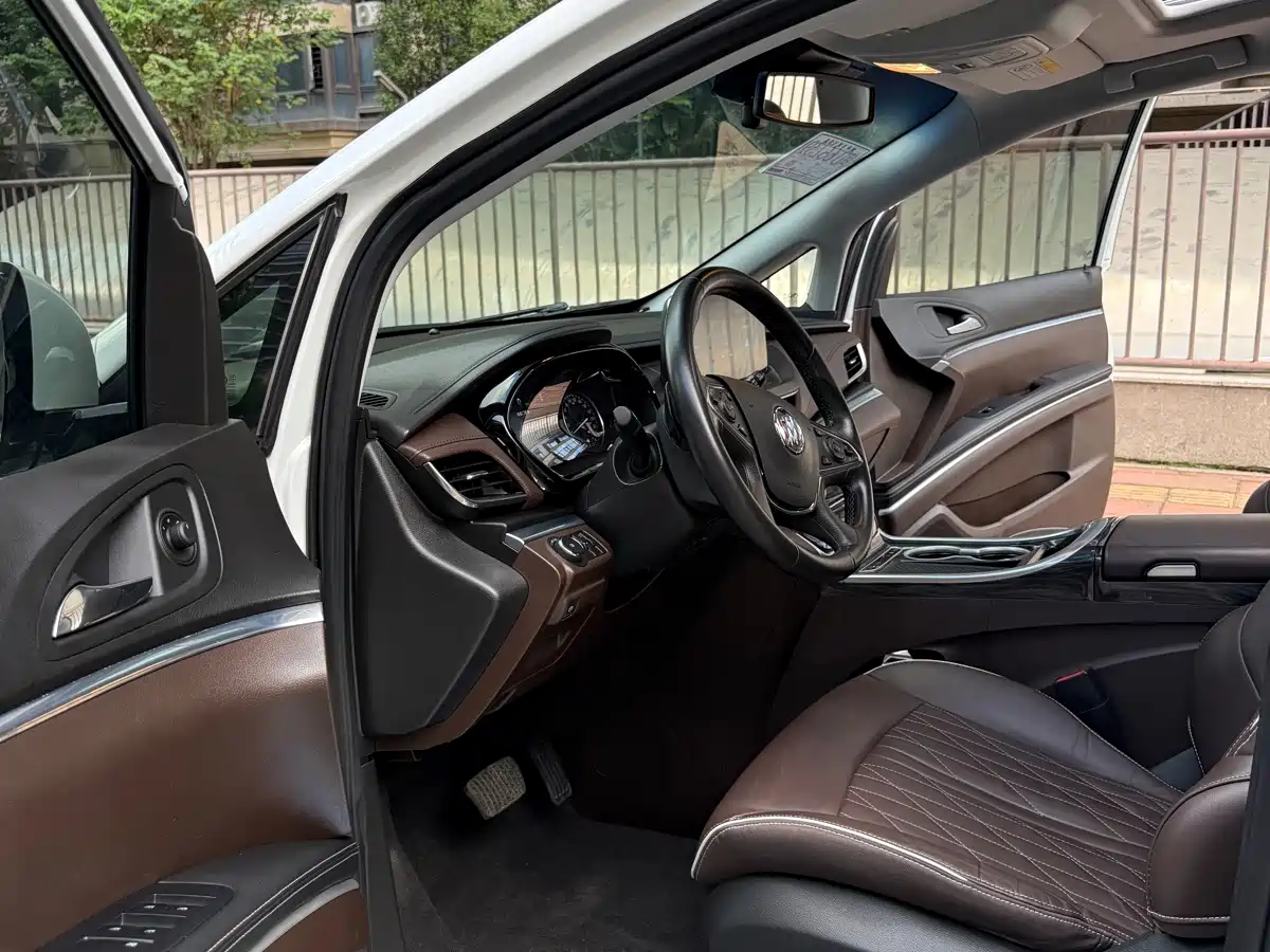 Photo 15 - Buick GL8