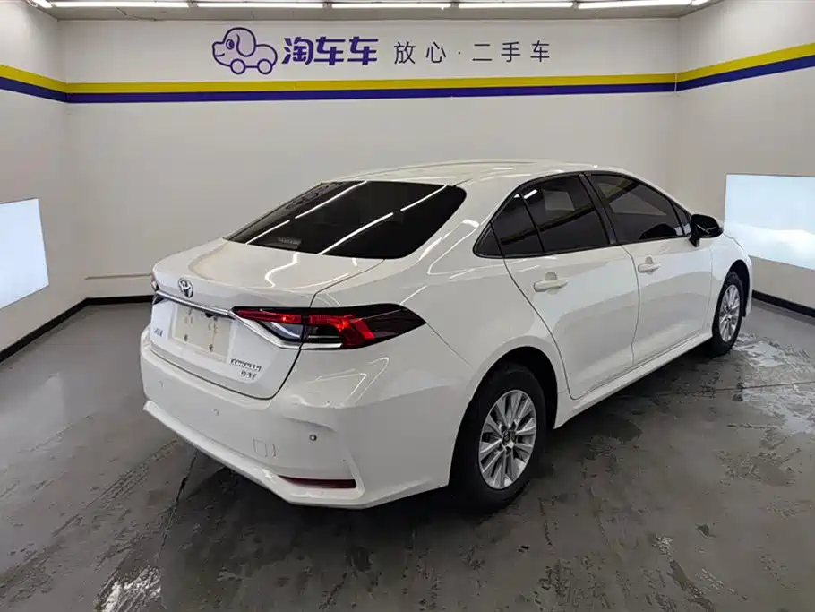 Toyota Corolla 2019 1.2T S-CVT GL Pioneer Edition фото 3