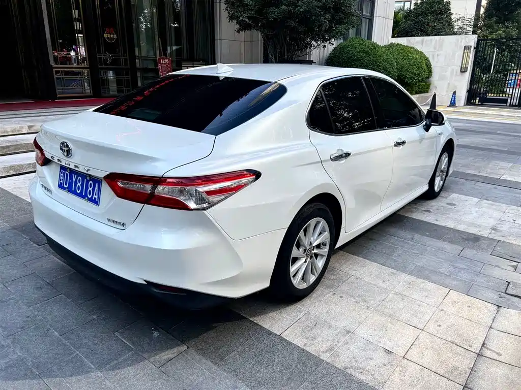 Toyota Camry 2021 Hybrid 2.5HGVP Leading Edition фото 6