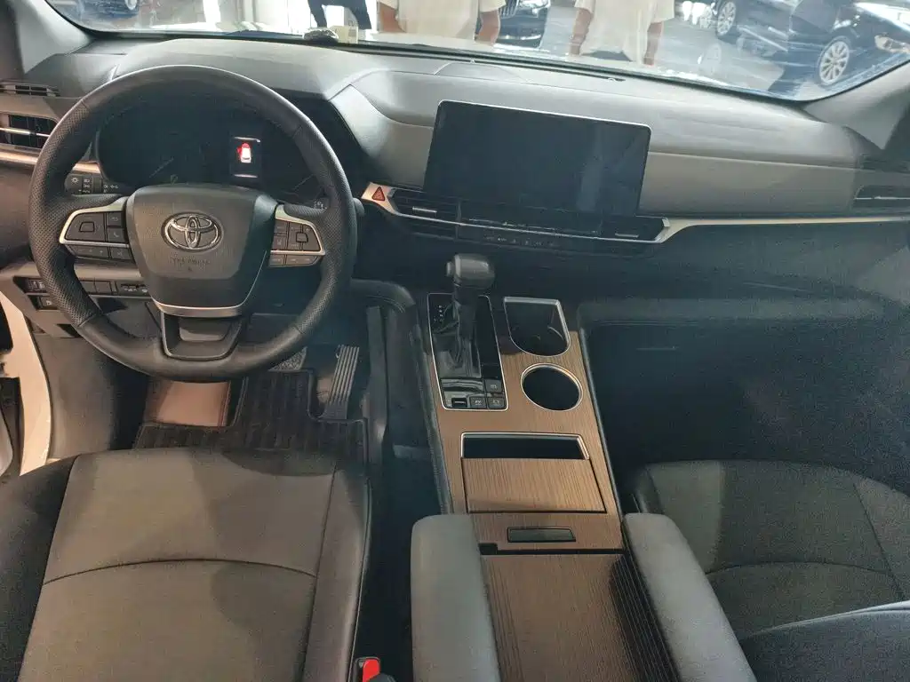 Toyota Granvia 2026 2026 Model 2.5L Hybrid Comfort Edition