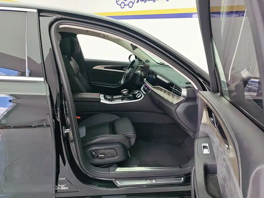 Hongqi H9 2020 2020 2.0T Smart Connection Qi Chang Edition