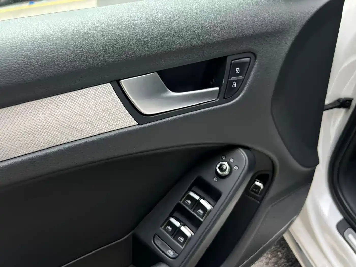 Фото 5 - Audi A4L