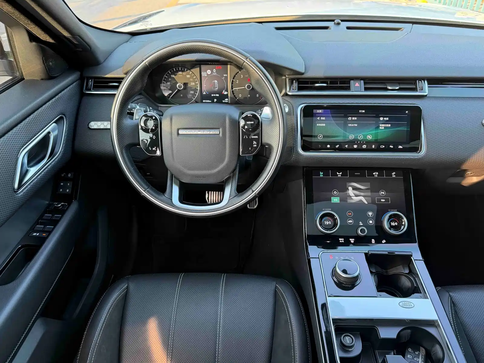 Фото 12 - Land Rover Range Rover Velar