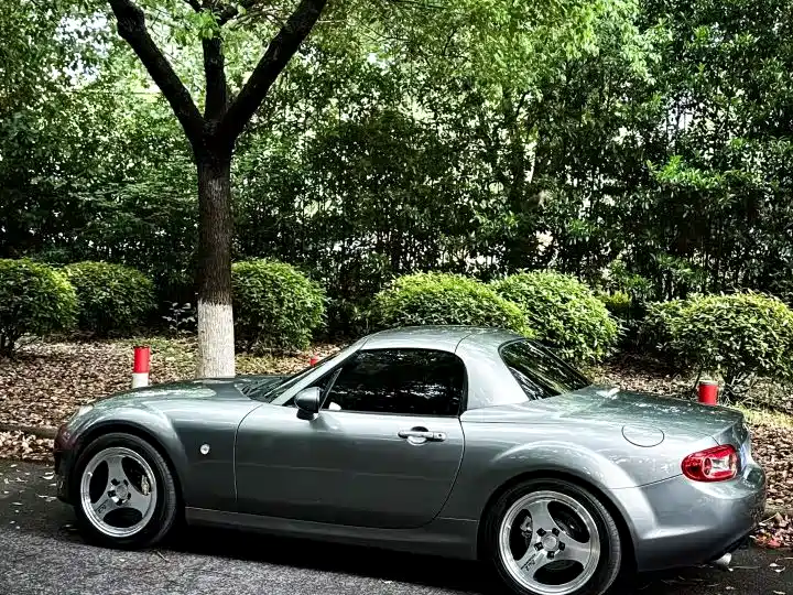 Mazda MX-5 2010 2009 2.0