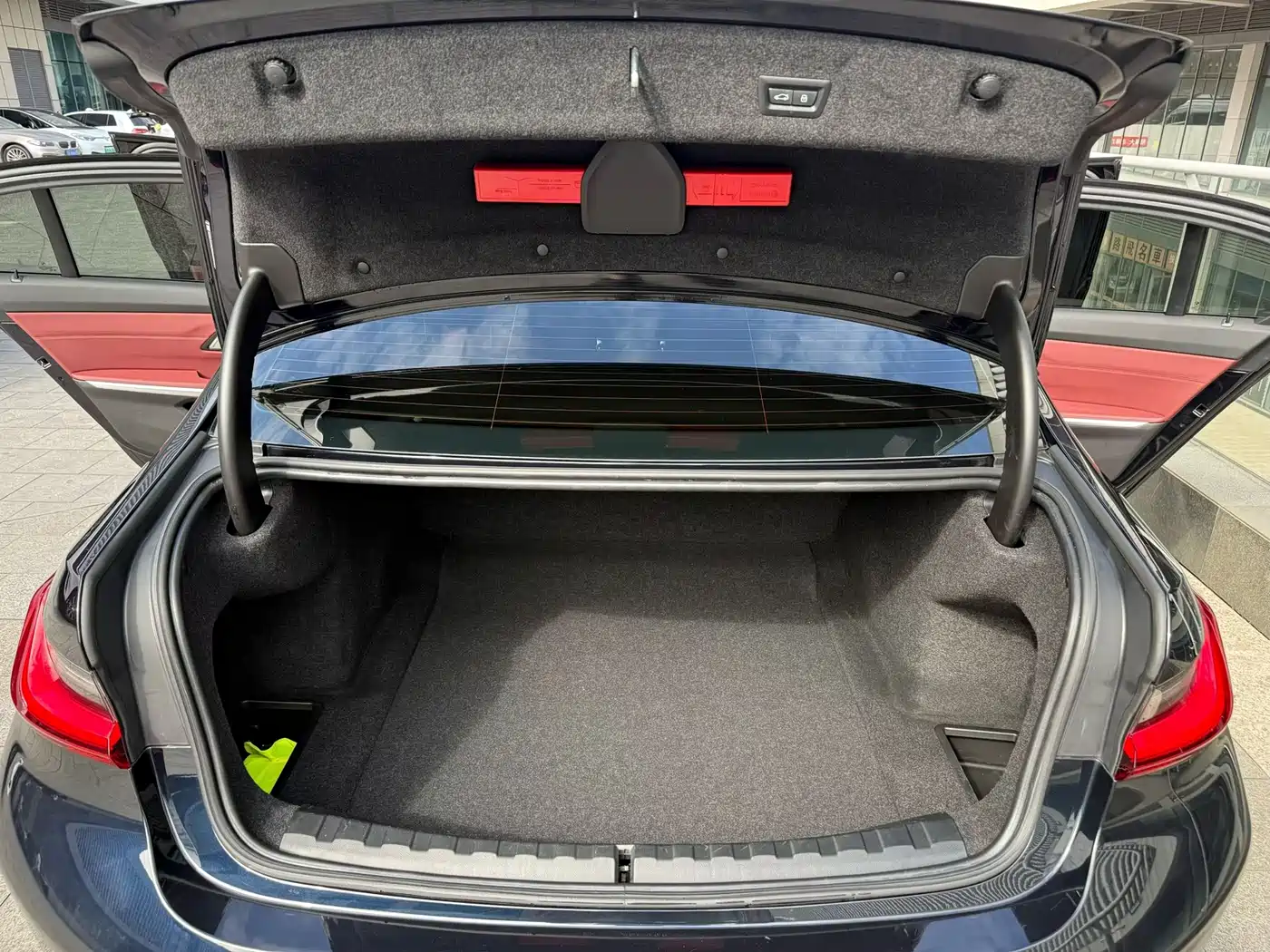 BMW 3 Series 2023 325Li M Sport Package фото 8