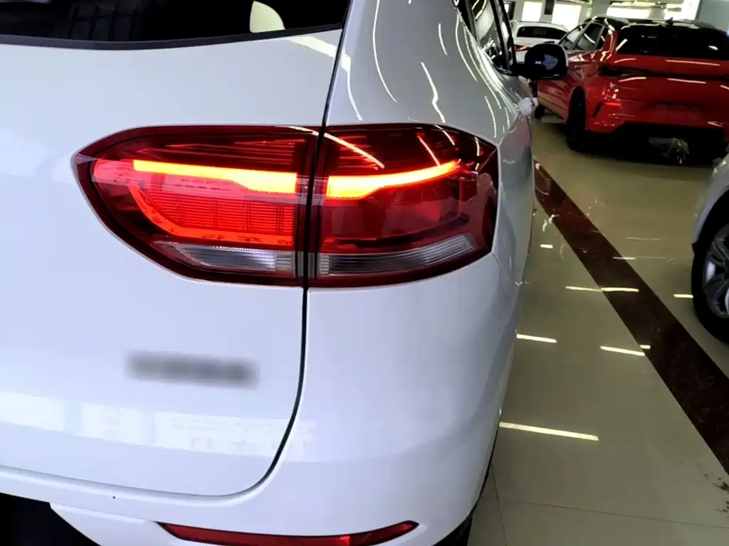 Photo 8 - Haval H2s
