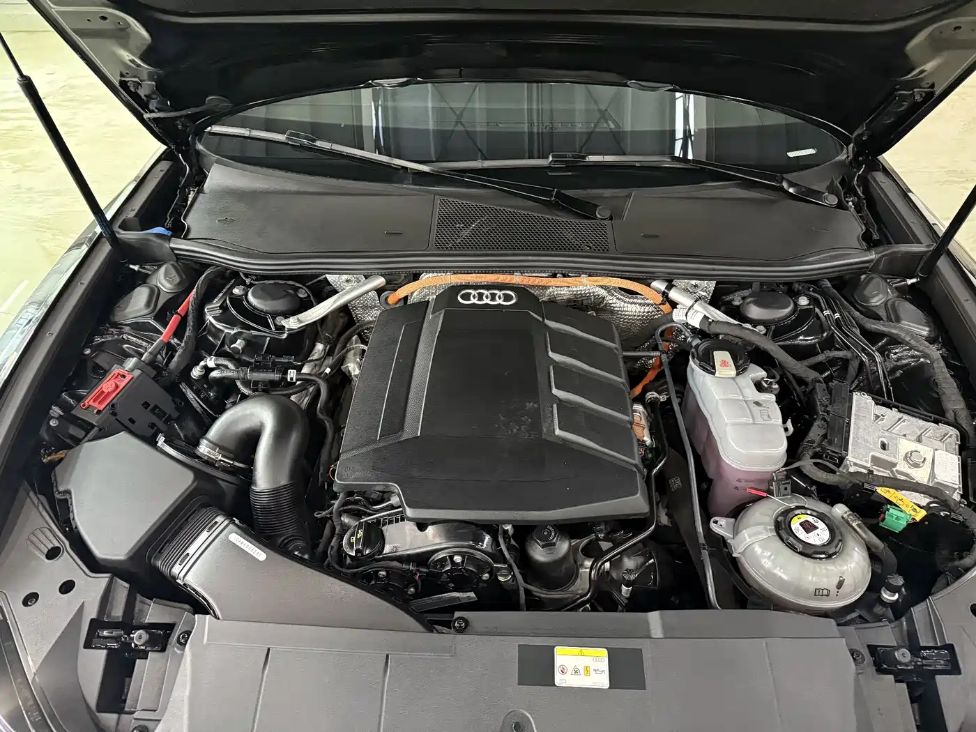 Audi A6L New Energy 2020 55 TFSI e quattro фото 2