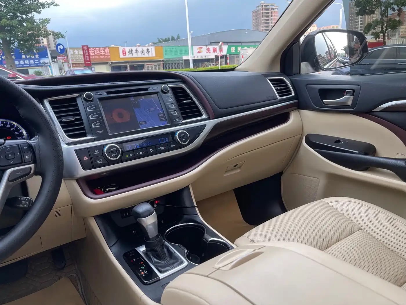 Photo 16 - Toyota Highlander