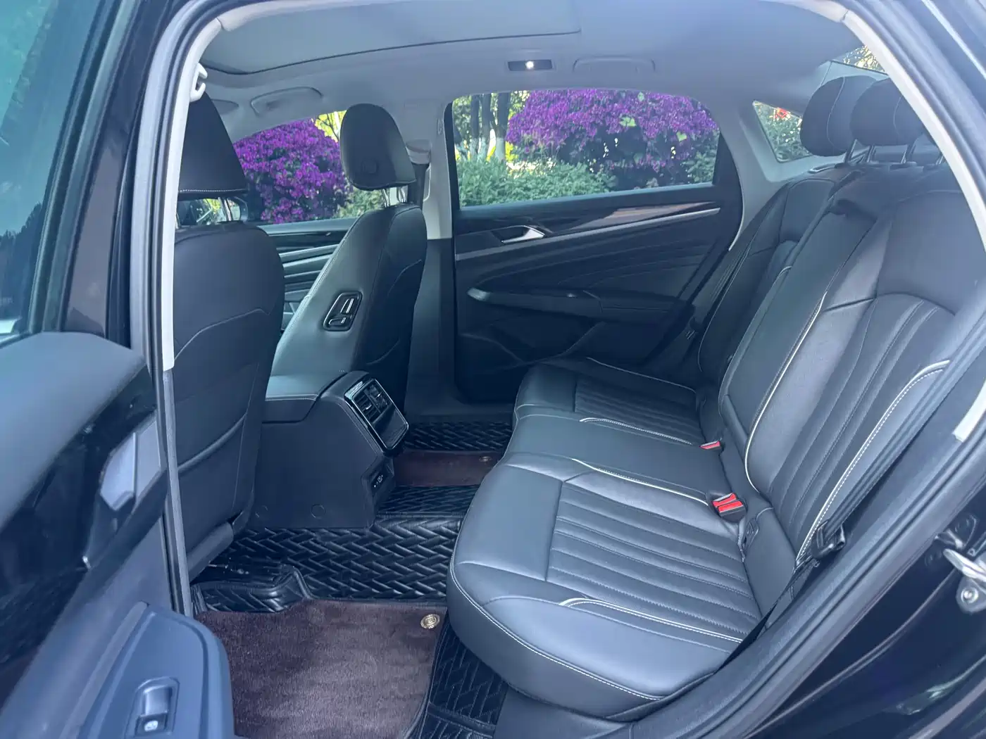 Volkswagen Passat 2022 330TSI Starlight Elite Edition фото 7