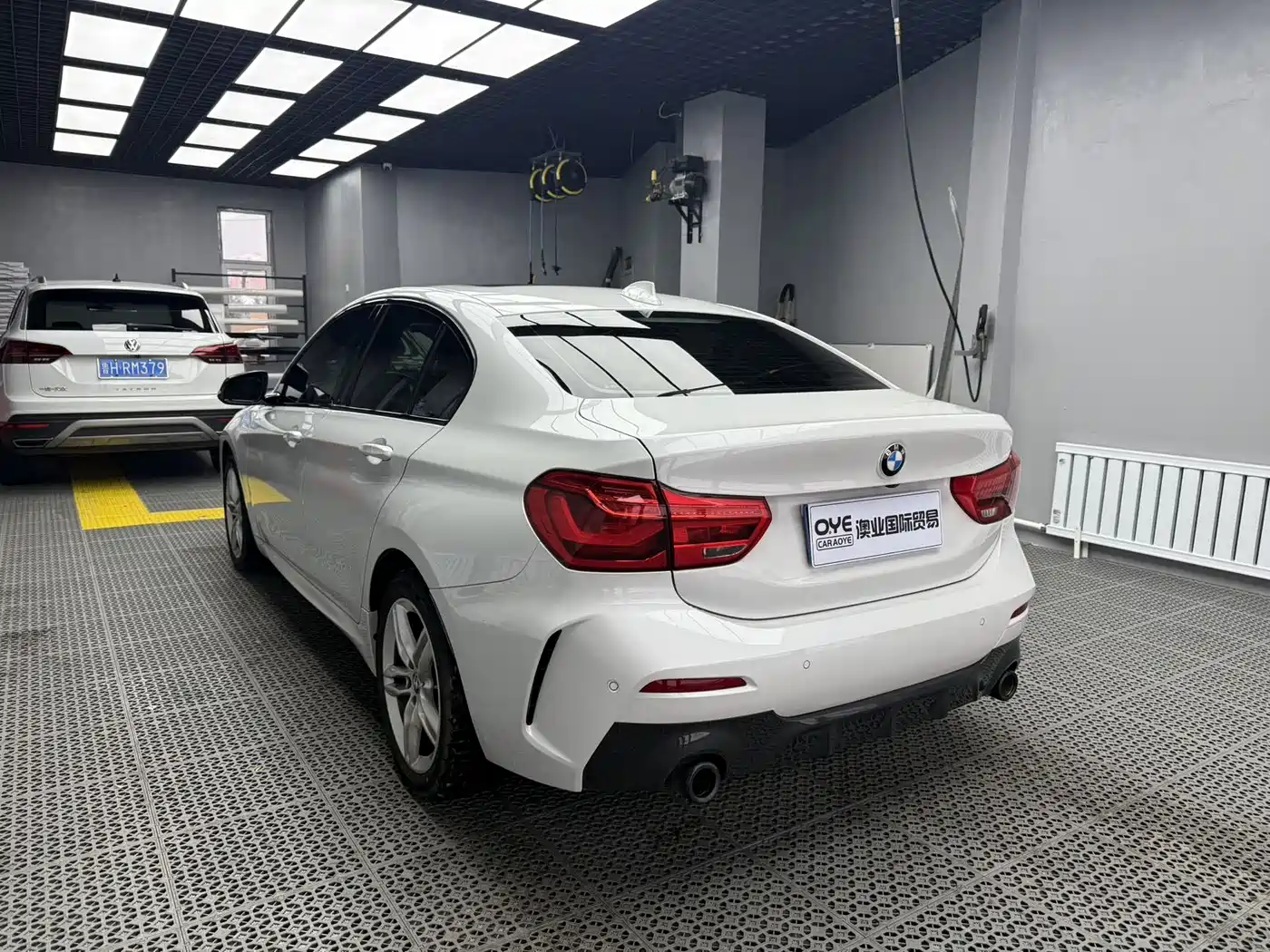 BMW 1 Series 2021 120i M Sport Shadow Edition фото 5