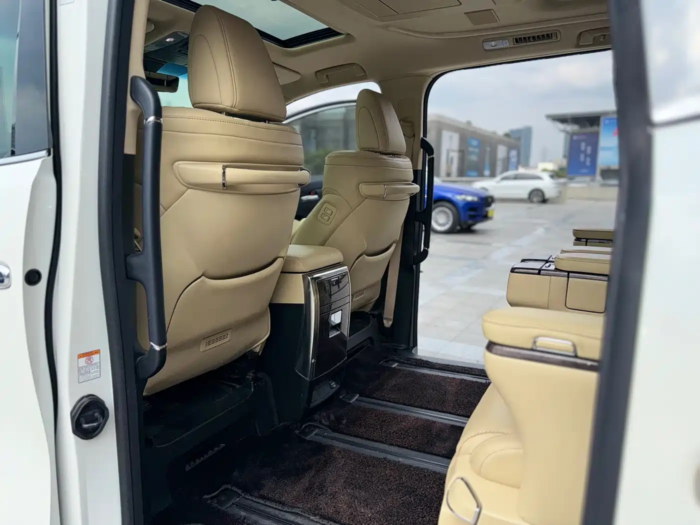 Toyota Vellfire 2021 Crown Hybrid 2.5L HV Supreme Edition фото 10