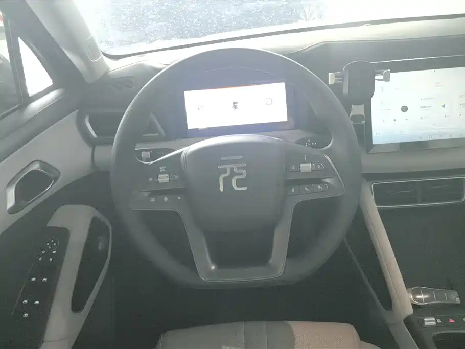BYD Yuan UP 2025 Model 301KM Navigator фото 15