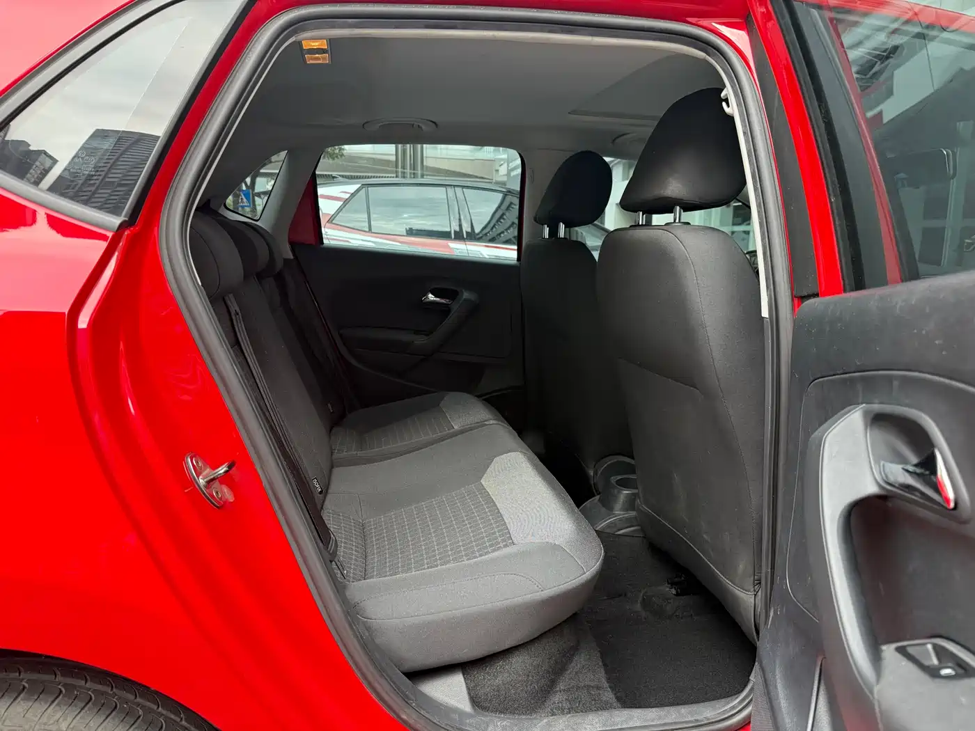 Volkswagen Polo 2016 1.6L Automatic Comfort фото 9
