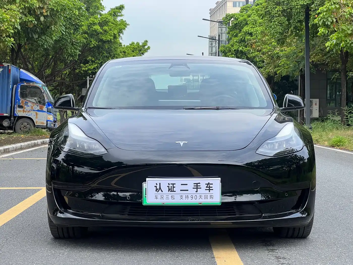 Фото 2 - Tesla Model 3