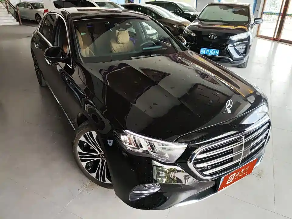 Фото 2 - Mercedes-Benz E-Class