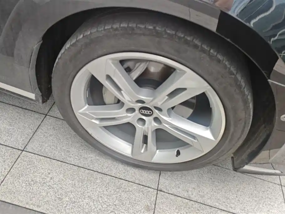 Audi A8 2023 A8L 50 TFSI quattro Exclusive фото 6
