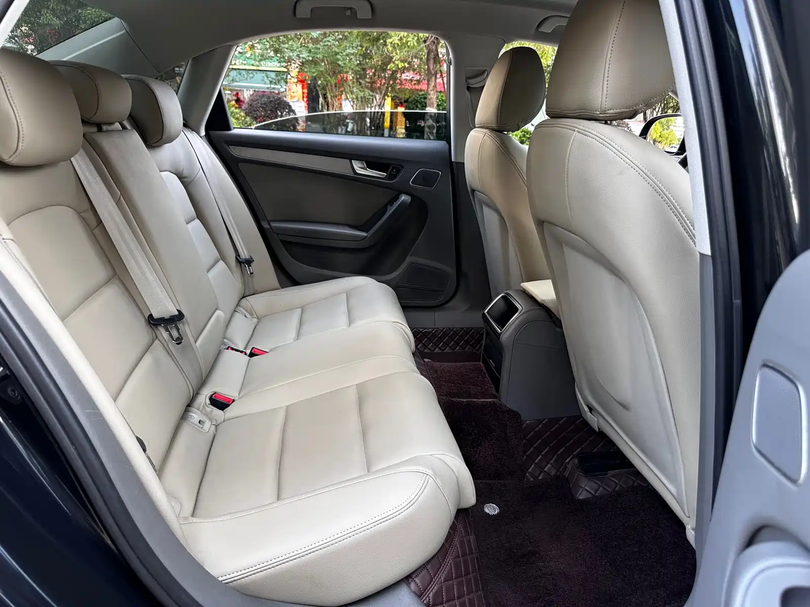 Фото 18 - Audi A4L