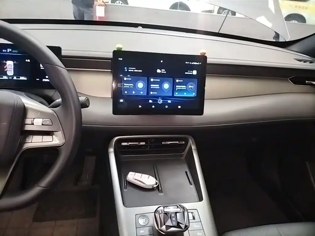 BYD Qin PLUS 2025 DM-i Smart Drive 55KM Leader фото 13
