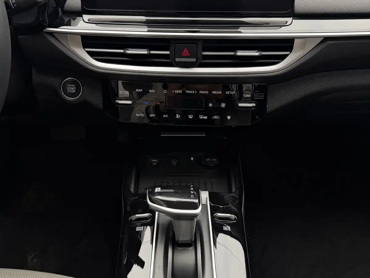 Kia K3 2023 Model 1.5L CVT Luxury Edition фото 14