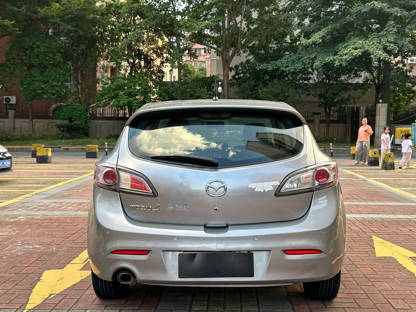 Mazda Mazda3 Axela 2012 2012 Hatchback 1.6L Manual Comfort
