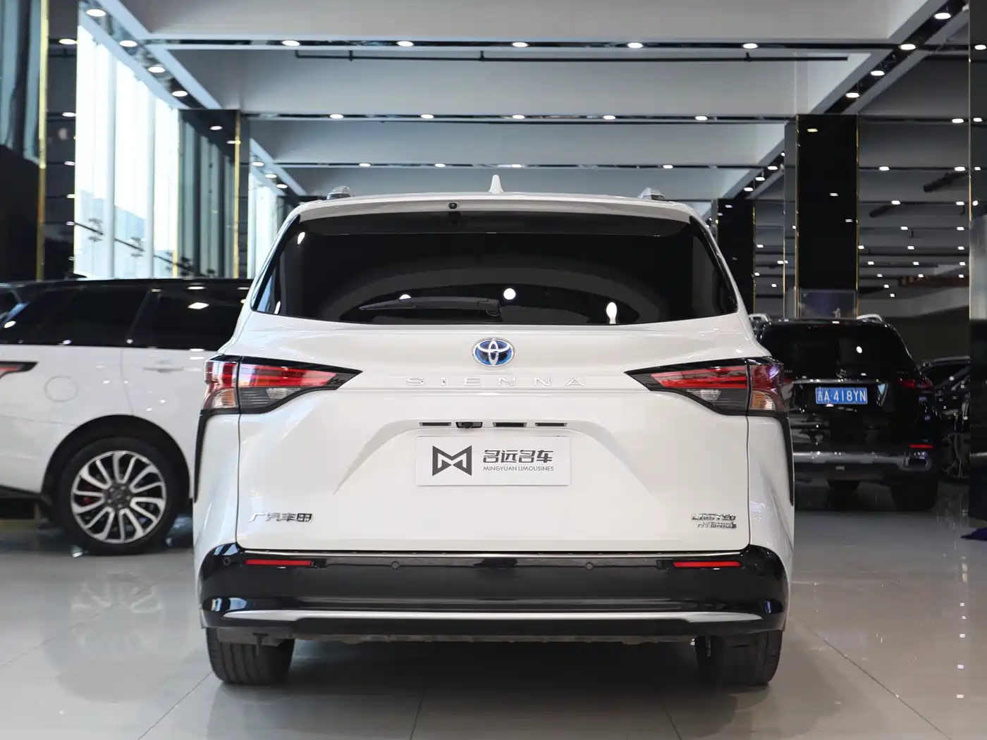 Toyota Sienna 2023 2.5L Hybrid Premium Edition фото 20