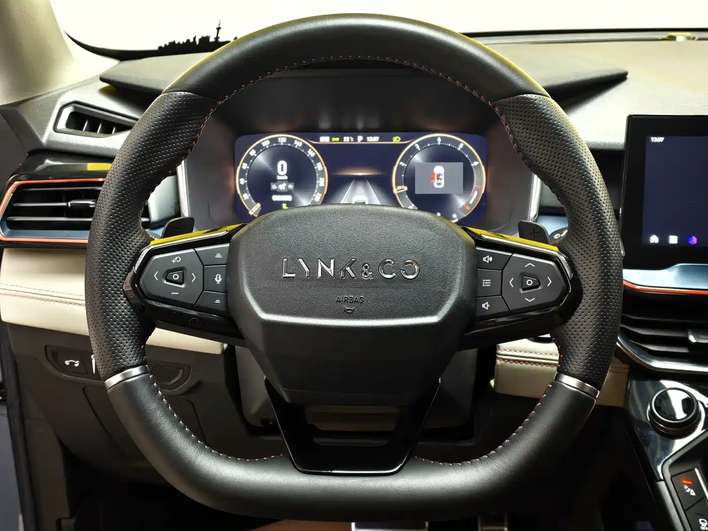 Lynk & Co 06 2020 1.5T Halo фото 9