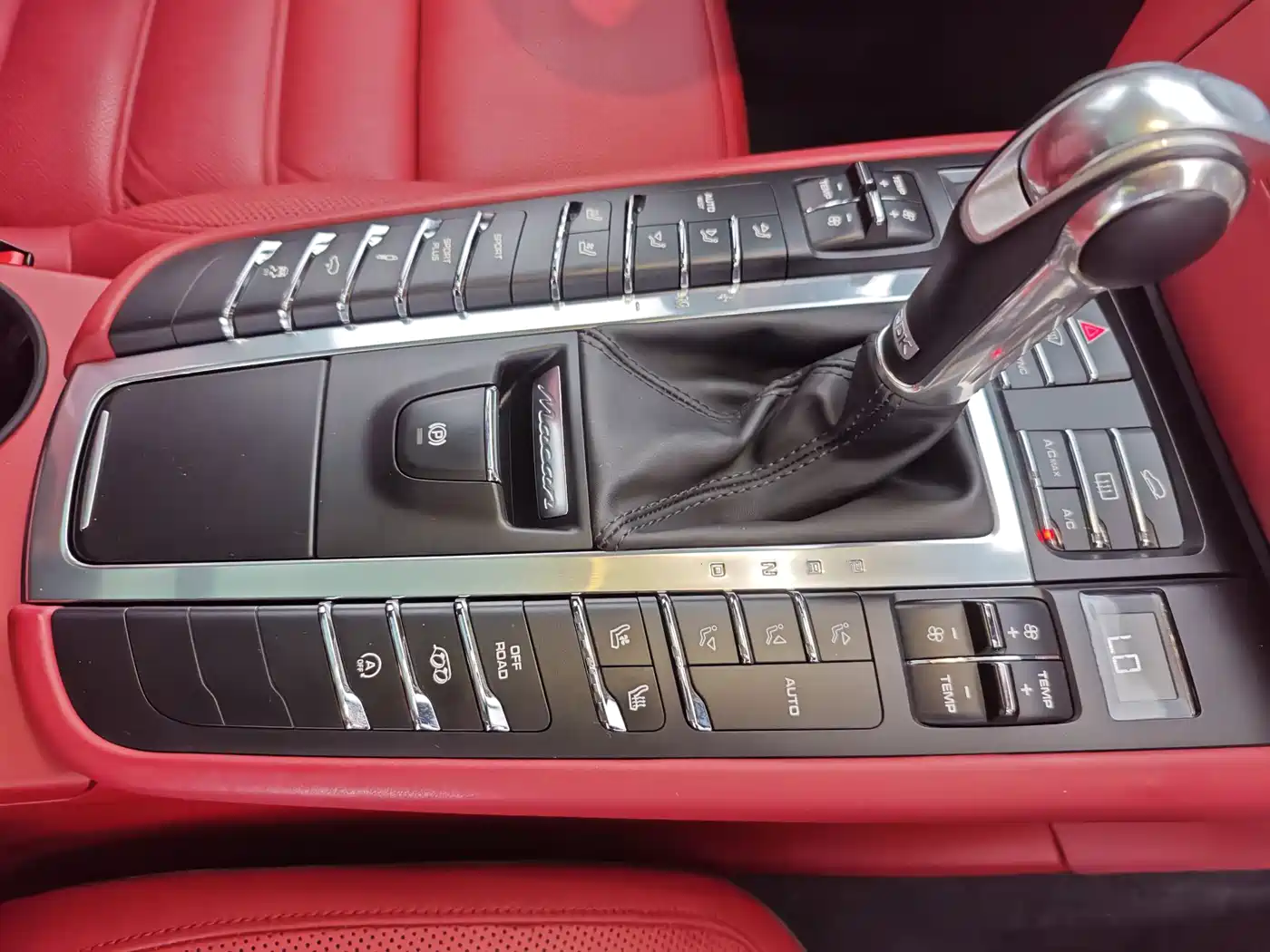 Porsche Macan 2016 Macan Turbo 3.6T фото 29