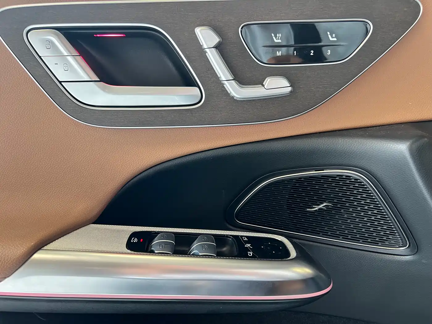 Mercedes-Benz E-Class New Energy 2024 E 350 e L Plug-in Hybrid Sedan фото 11