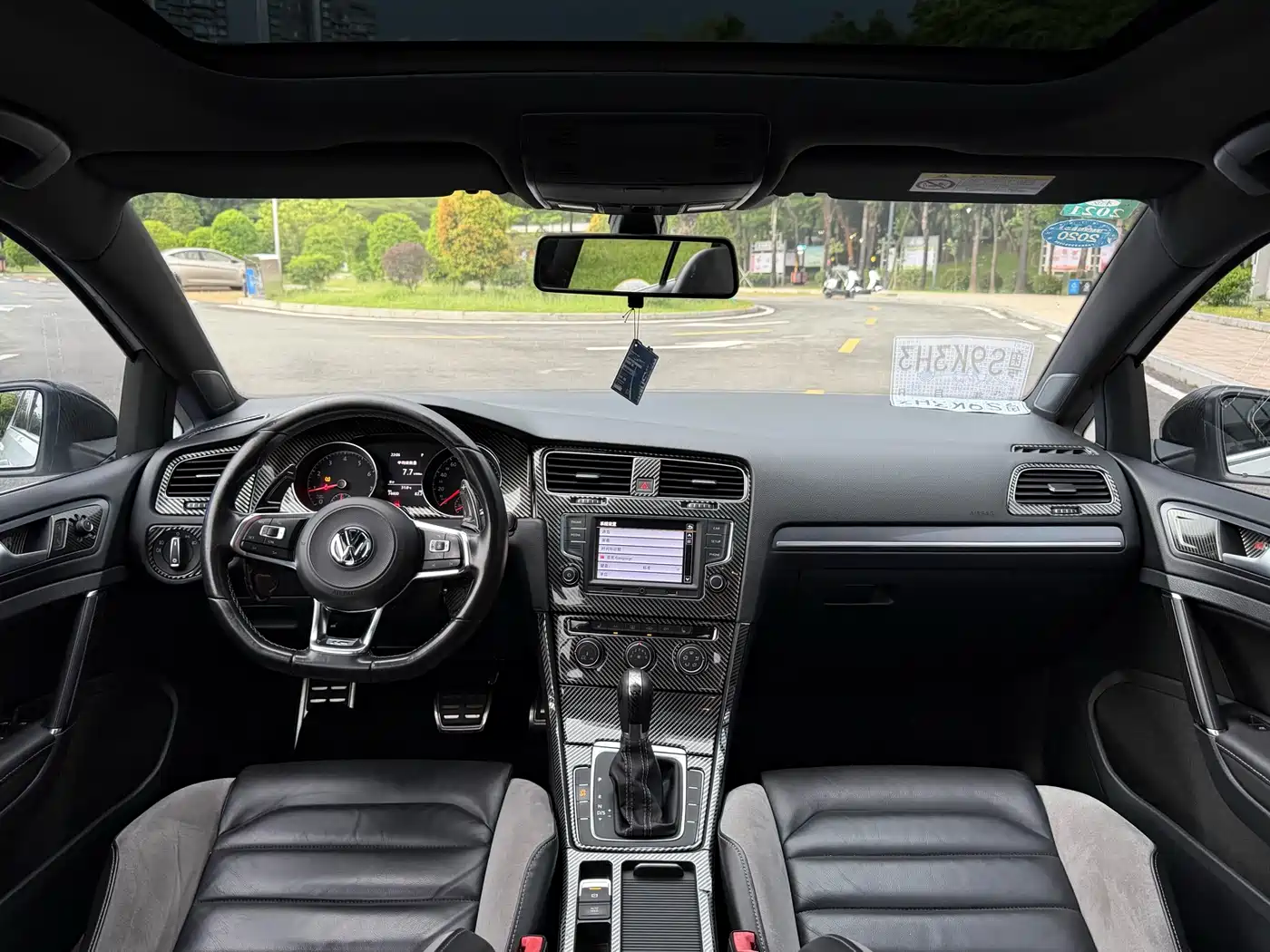 Volkswagen Golf 2017 280TSI Auto R-Line Millionth Anniversary Edition фото 15