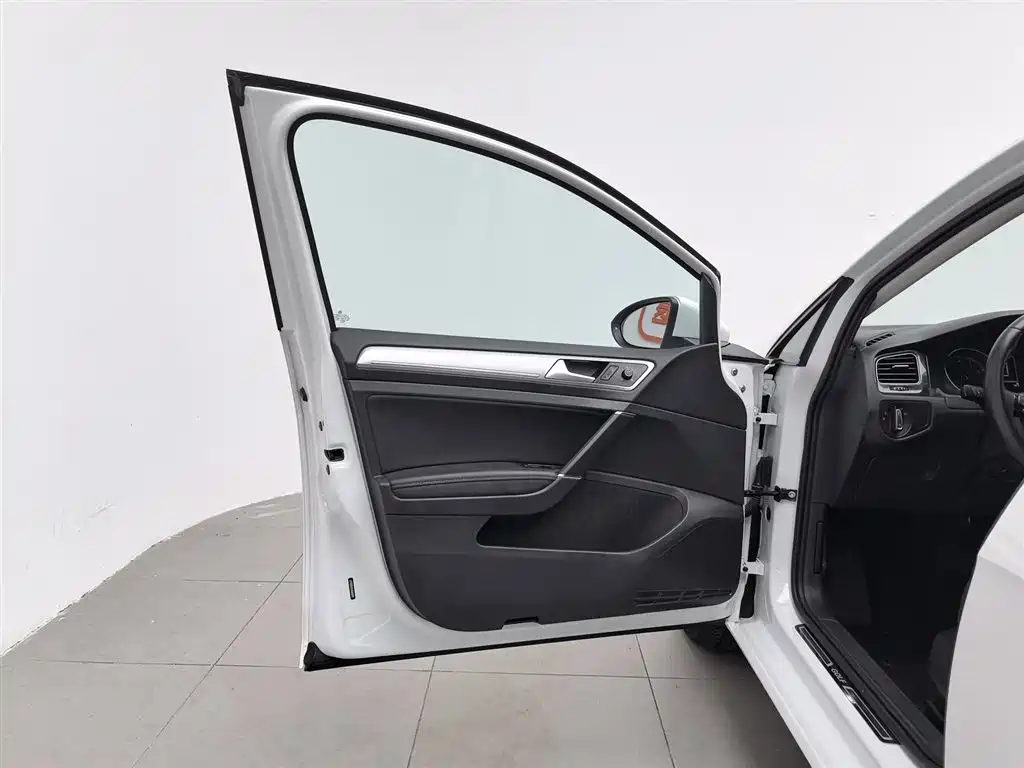 Volkswagen Golf 2018 230TSI Automatic Comfort фото 8